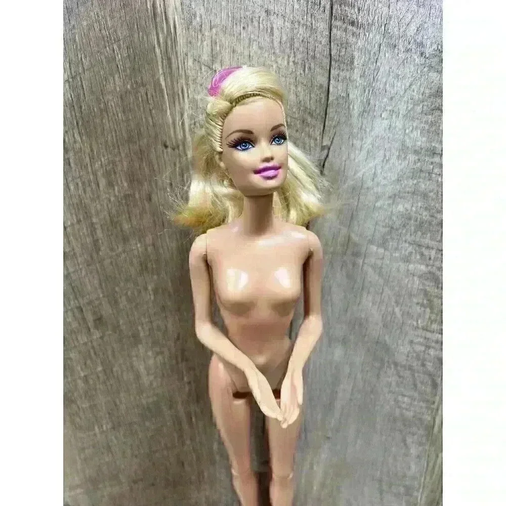 2009 Barbie Doll Articulated Knees Lever on Back Moves Arms Sunglasses Blonde